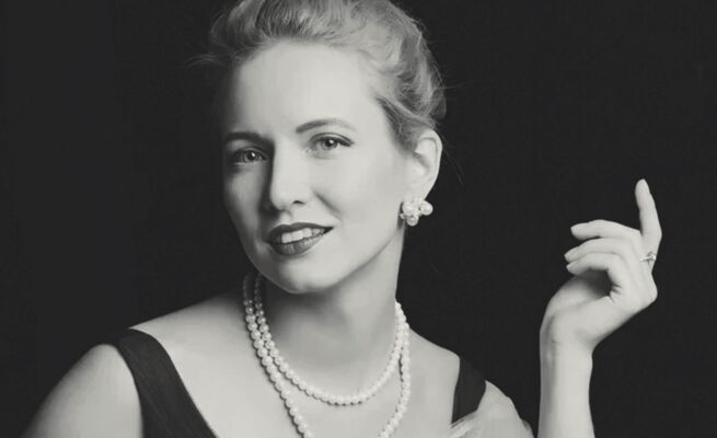 Alyona Rostovskaya als Mimi 