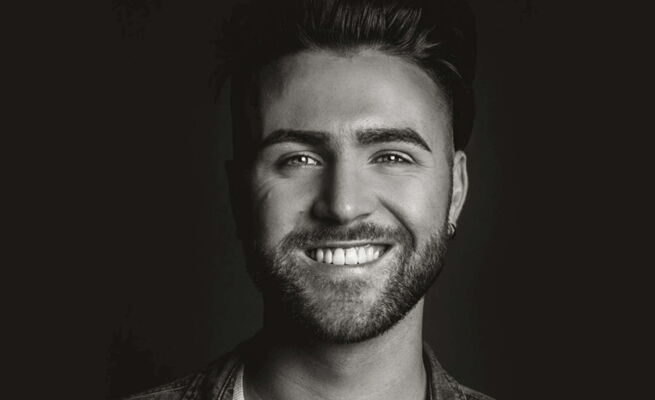 Daniel Johnson als Bill Calhoun (Lucention) 