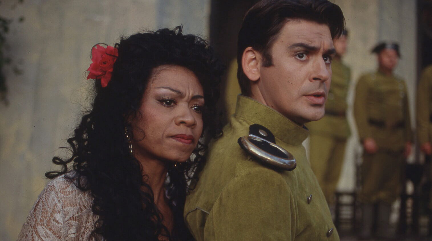 Cynthia Clarey als Carmen mit Zoran Todorovic als Don José, Eutiner Festspiele 1995