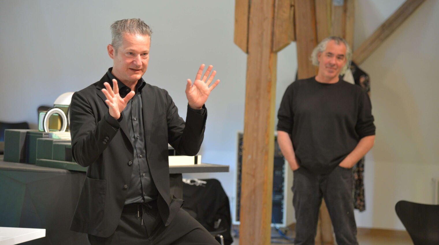 Ein Käfig voller Narren – viel mehr als nur schräge Vögel. Regisseur Tobias Materna.