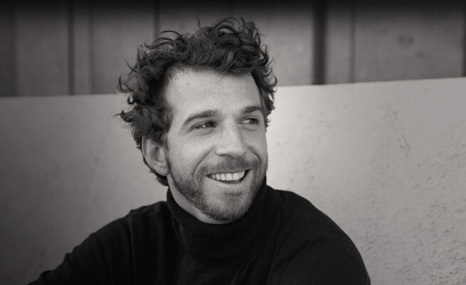 Julian Culemann als Clifford Bradshaw 