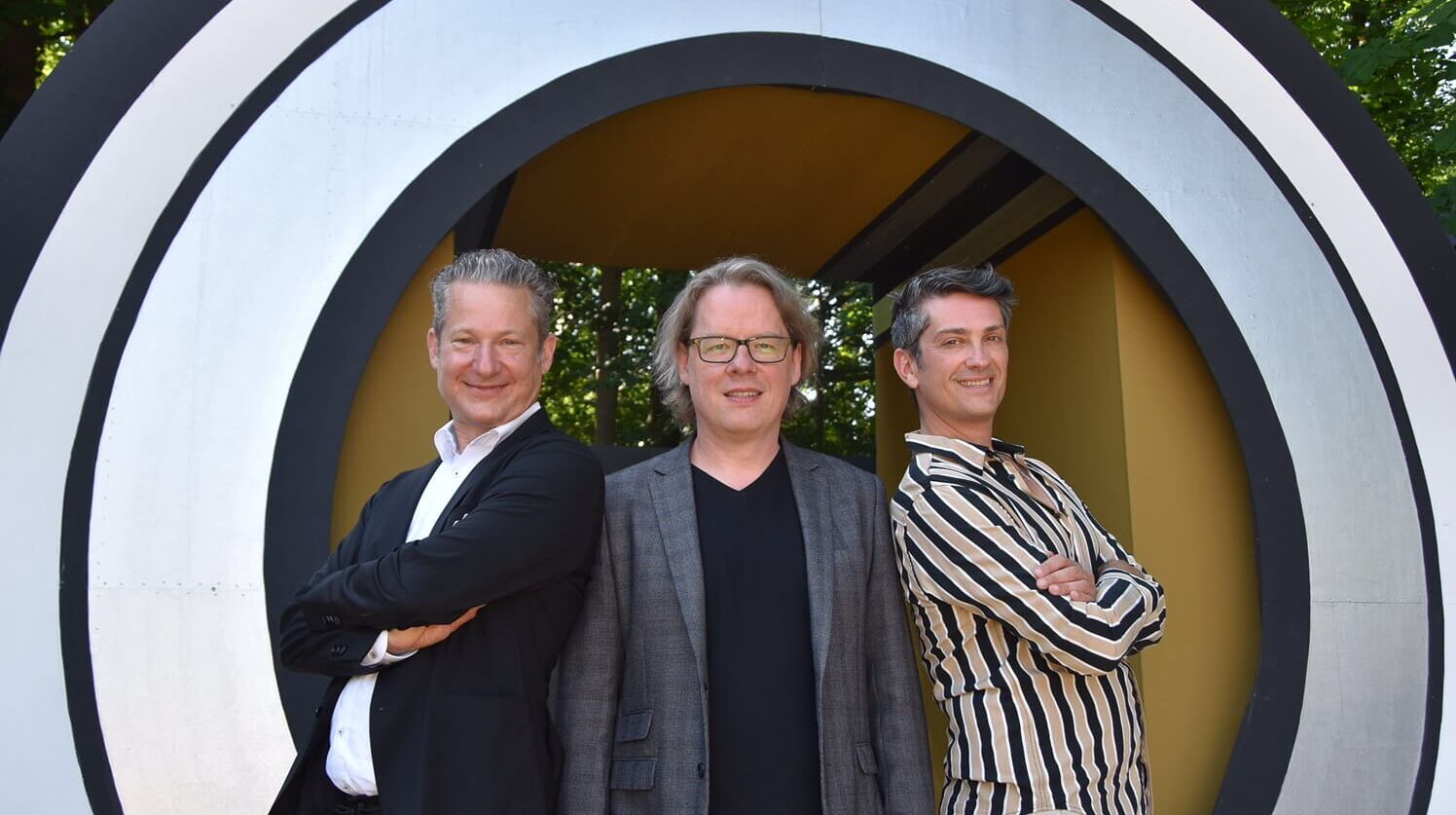 Regisseur Tobias Materna (v.l.), musikalischer Leiter Christoph Bönecker und Choreograf Vanni Viscusi. Foto: Constanze Emde