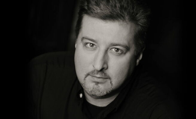 Taras Konoshchenko als Bass 