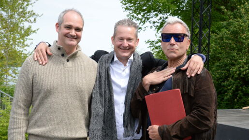 Regisseur Tobias Materna (mitte) ist glücklich mit der Besetzung der beiden Hauptrollen: Uwe Kröger spielt Albin/Zaza und Livio Cecini den Georges.