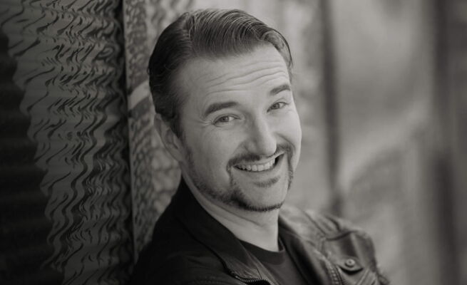 Mariano Skroce als Monsieur Dindon 