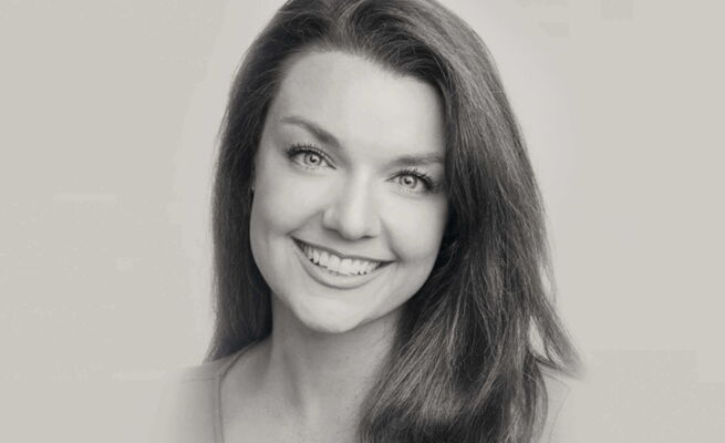 Juliana Curcio als Kate Pinkerton 