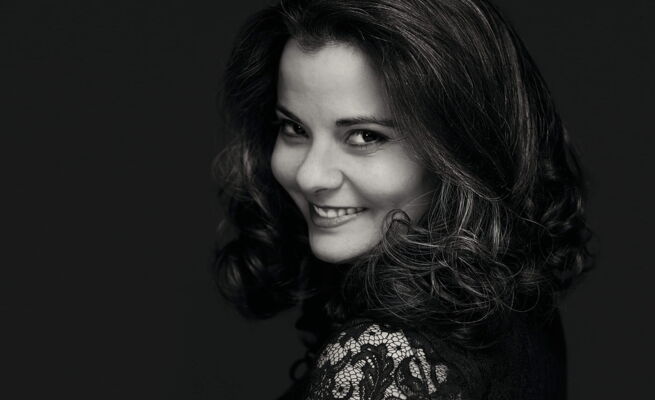 Camila Ribero-Souza als Sopran 