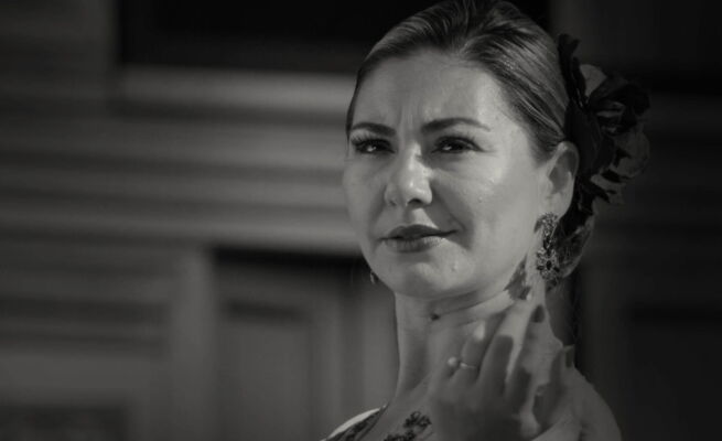 Hale Soner als Sopran 