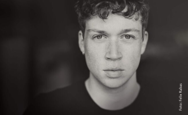 Maximilian Aschenbrenner als PETRUS                                        